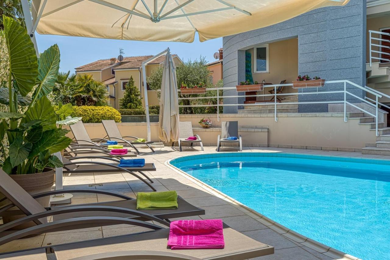 Apartment Complex Irena With Pool 포레치 외부 사진