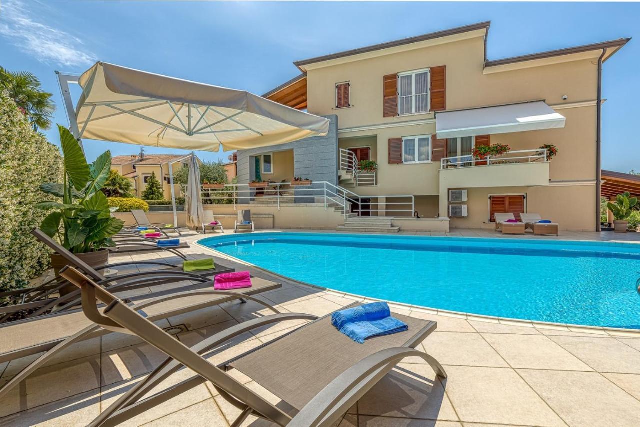Apartment Complex Irena With Pool 포레치 외부 사진