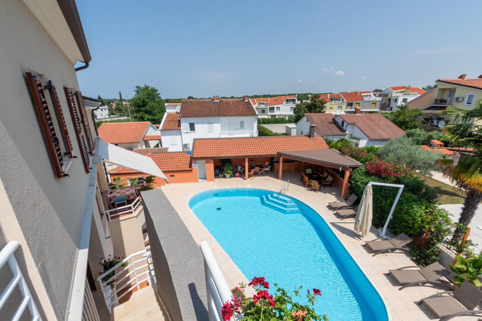 Apartment Complex Irena With Pool 포레치 외부 사진
